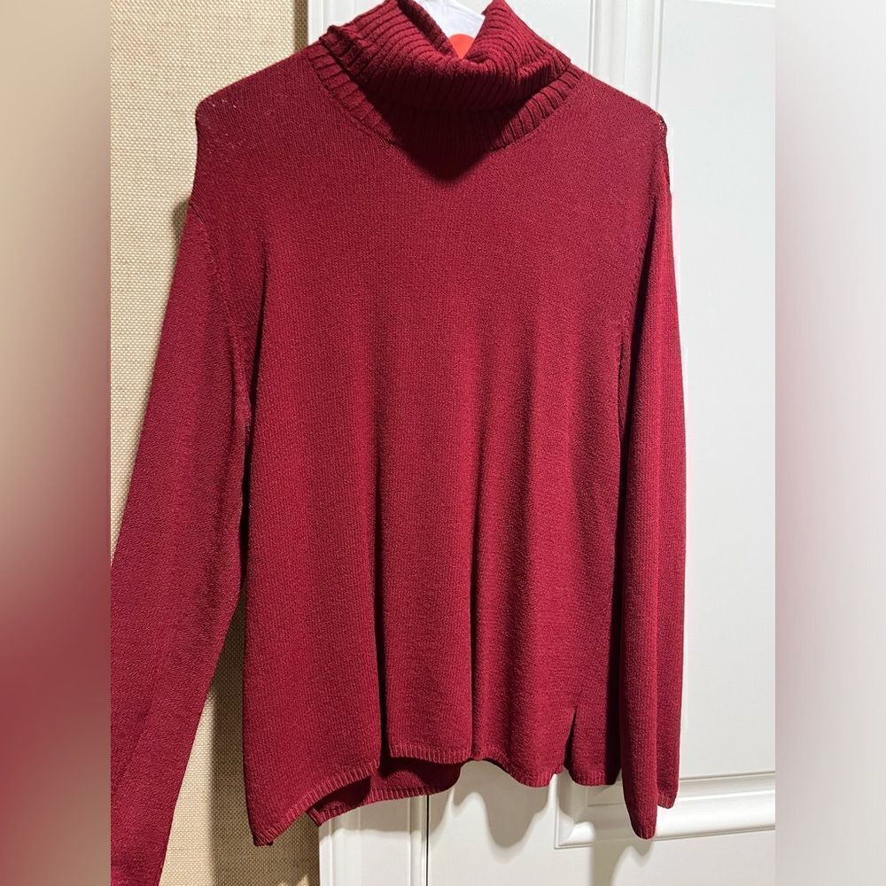 Red Duna Turtleneck size L